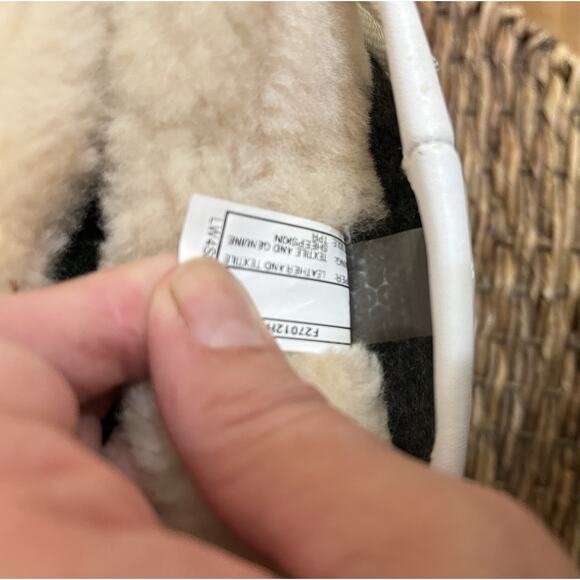 UGG Australia WHITE WATERPROOF SHEEPSKIN SNOW BOOTS Sz 4 - Picture 10 of 14
